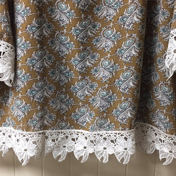 Lady Noiz top with crochet lace detail - Picture 4 of 6